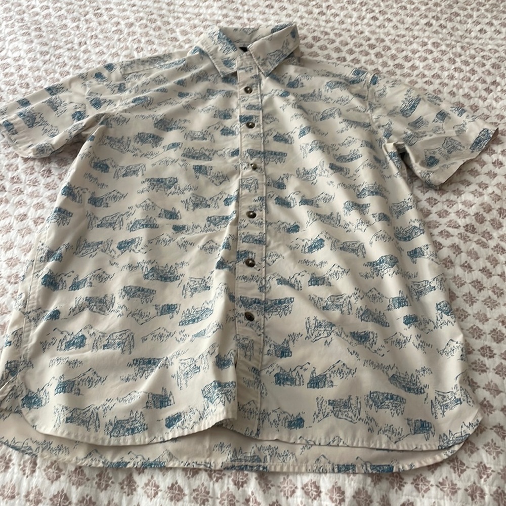 North face mens button down large. Nice!